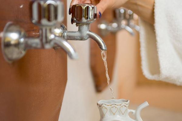 Минеральная вода из бювета в санатории