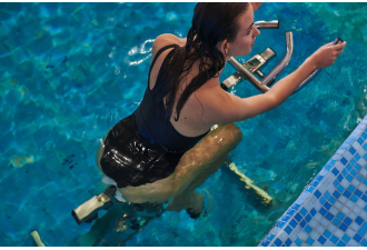 Велотренажер в бассейне