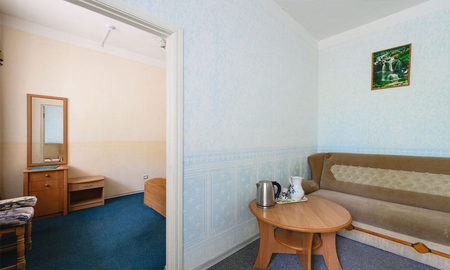 Номер Двухкомнатный номер "УЛУЧШЕННЫЙ" (корп. 5) - Санаторий «Алушта», Алушта - 5