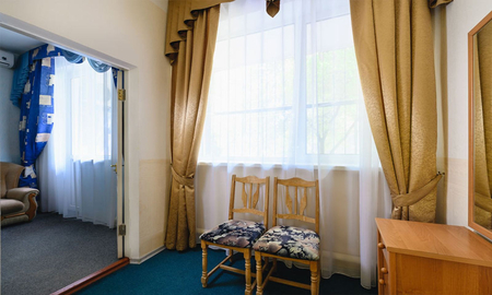 Номер Двухкомнатный номер "УЛУЧШЕННЫЙ" (корп. 5) - Санаторий «Алушта», Алушта - 6