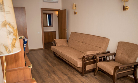 Номер Двухкомнатный двухместный "ПРЕСТИЖ" (корп. 8) - Санаторий «Алушта», Алушта - 5