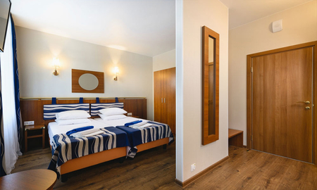 Номер Однокомнатный двухместный "СТАНДАРТ" "УЛУЧШЕННЫЙ" СЕВЕР (корп. 8) - Санаторий «Алушта», Алушта - 1