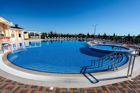 бассейн открытый санатории Сакрополь в Саки