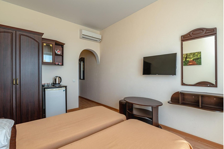 Номер Однокомнатный 2-местный (3 блок) корп. 7 - Санаторий «Узбекистан», Ялта - 2