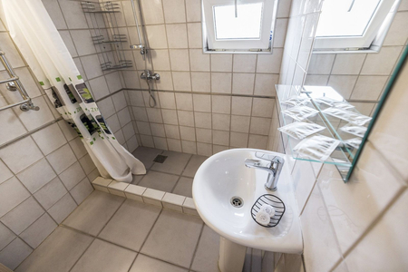 Номер Стандарт однокомнатный 2-х местный (без балкона) 1 корпус - Санаторий «Белоруссия», Ялта - 6