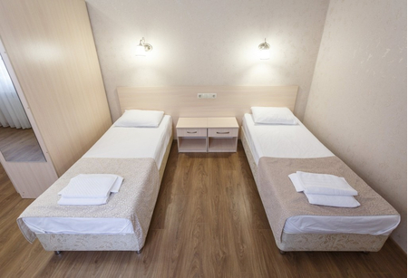 Номер Стандарт однокомнатный 2-х местный (без балкона) 3 корпус - Санаторий «Белоруссия», Ялта - 1