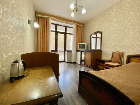 Номер Стандарт «Горы» однокомнатный 2-х местный (с балконом) 5 корпус - Санаторий «Белоруссия», Ялта - 2