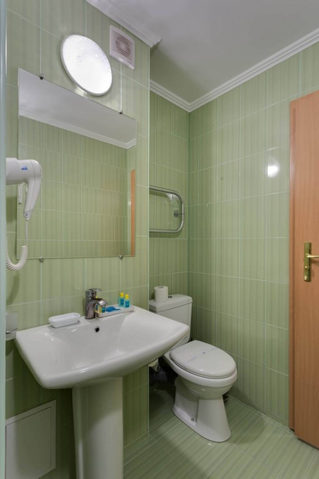 Номер 2-местный улучшенный стандарт с балконом (корпус №5) - Санаторий «Золотой берег», Евпатория - 6