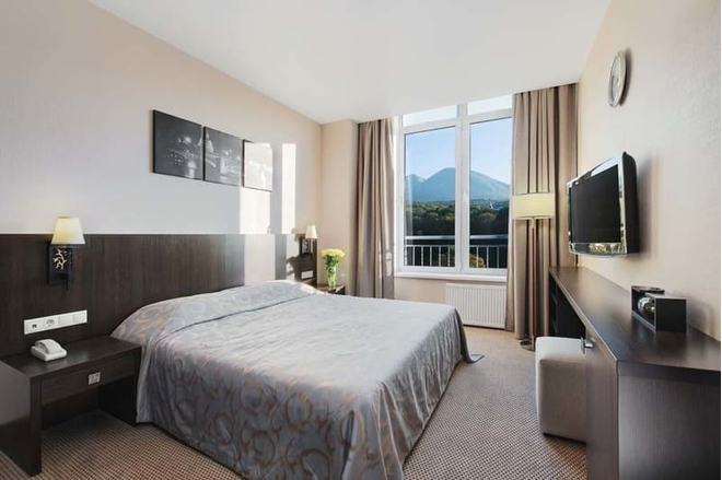 Номер с видом в санатории Плаза в Железноводске