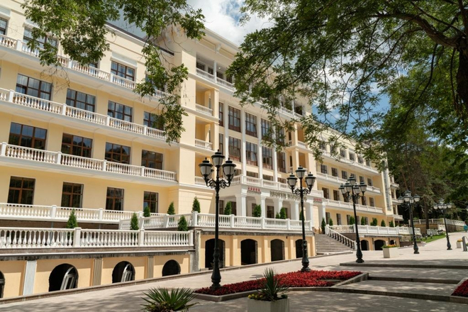 Санаторий &laquo;Дворец Нарзанов&raquo;, Кисловодск