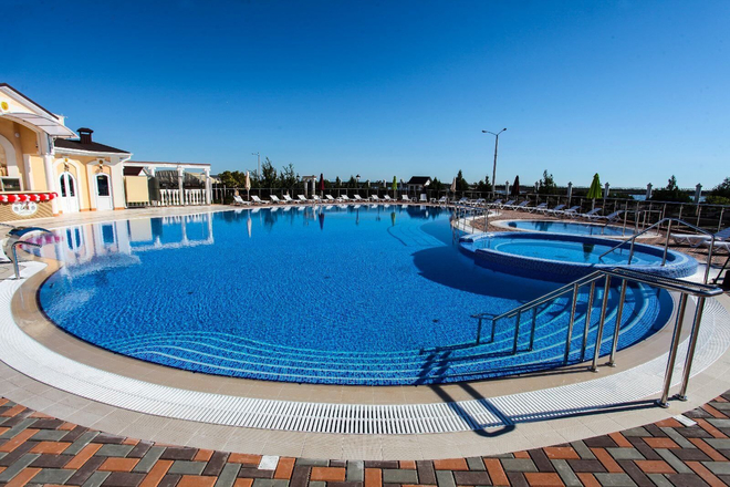 бассейн открытый санатории Сакрополь в Саки