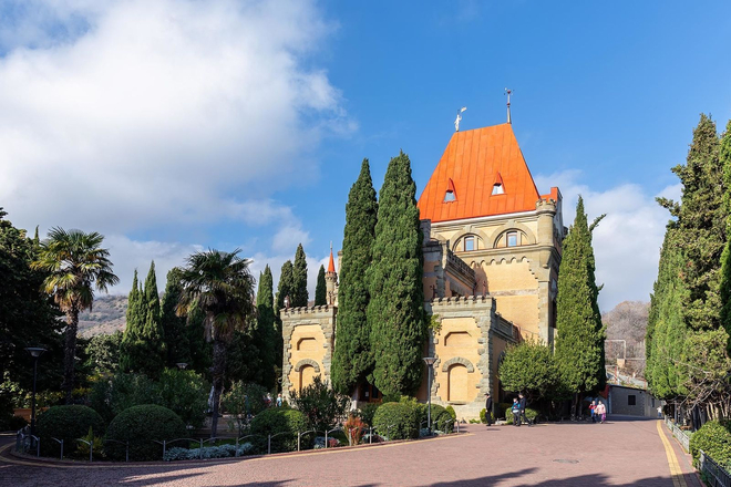 Санаторий «Утес», Алушта